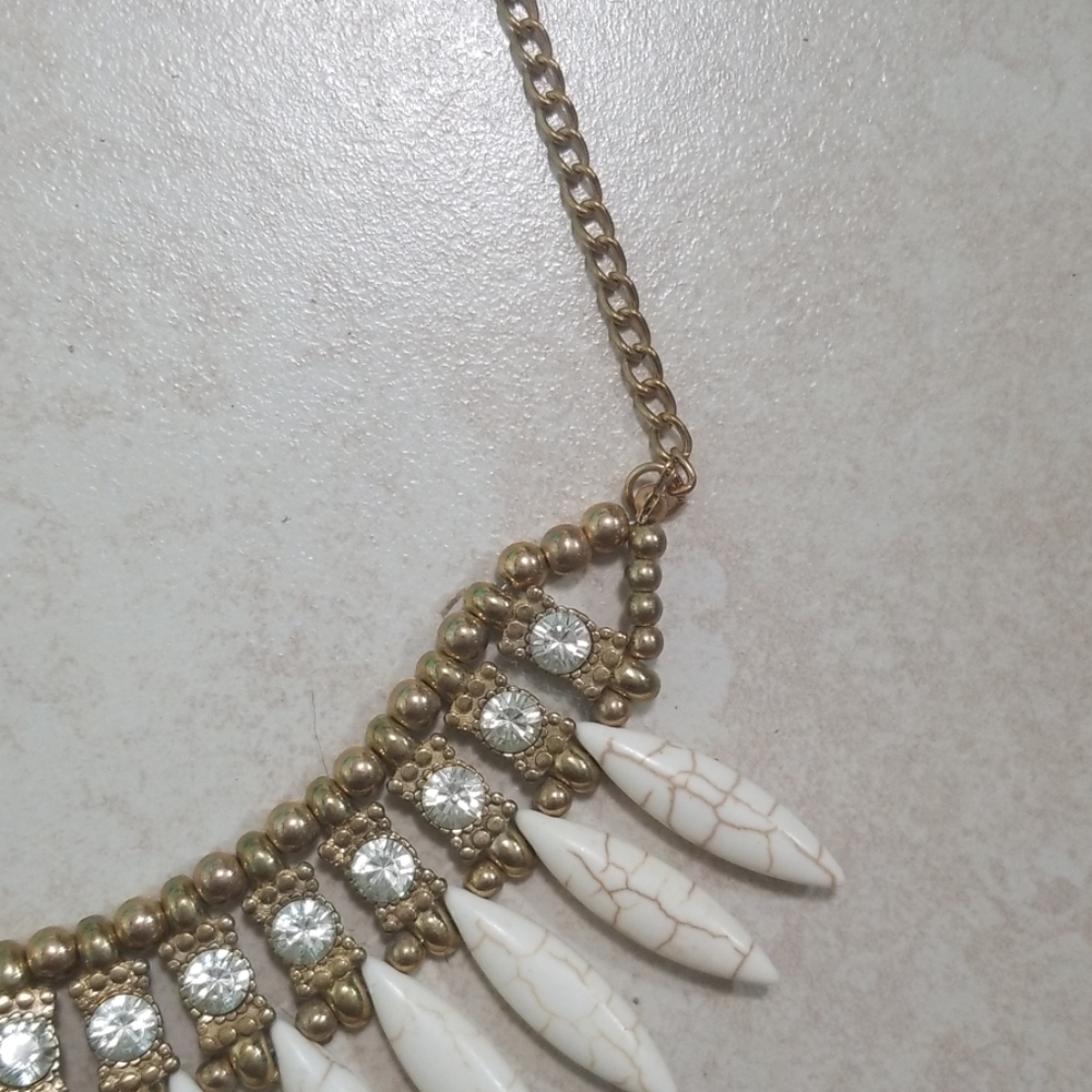 Costume Jewelry Necklace - Picture 3 of 3